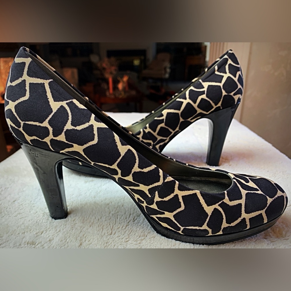 Leopard print platform pumps